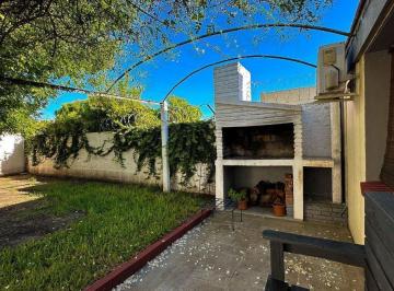 Casa · 106m² · 6 Ambientes · Casa en Venta! Oferta Contado, Acepta Financiación