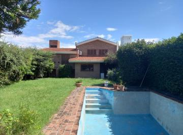 Casa · 293m² · 7 Ambientes · 2 Cocheras · Casa en Venta en Urca | 3 Dorm., Pileta y Quincho