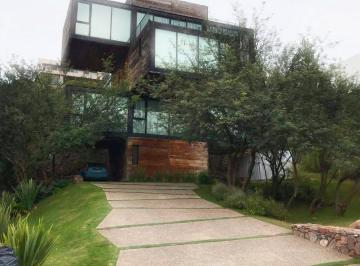 Casa de 7 ambientes, La Calera · Casa de Categoría en La Rufina | 3 Dorm., Pileta y Diseño Moderno