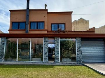 Casa · 200m² · 4 Ambientes · 3 Cocheras · Venta de Casa, 4 Ambientes, Lisandro Olmos