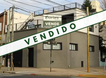 PH de 3 ambientes, General San Martín · Impecable PH en Esquina de 3 Amb. Cochera. 2 Dorm.. 2 Baños. Patio.
