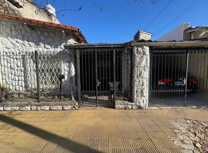 Casa · 110m² · 4 Ambientes · 1 Cochera