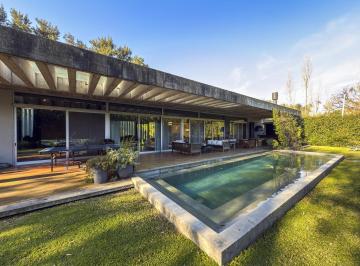 Casa · 800m² · 9 Ambientes · 4 Cocheras · Casa en Venta en Las Casuarinas. Lomas Jockey