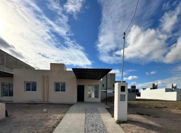 Casa · 75m² · 3 Ambientes · 1 Cochera · Dúplex 2 Dorm. en Venta