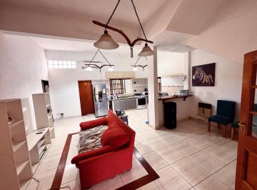 Casa · 260m² · 5 Ambientes · 2 Cocheras · Casa 4 Ambientes, Parque, Quincho, Pileta, Sin Expensas. Alquiler Residencial