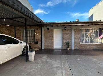 Casa · 300m² · 4 Ambientes · 1 Cochera · Venta / Propiedad 4 Ambientes en José C Paz