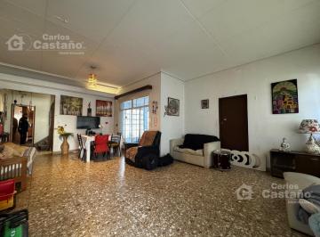 Casa · 497m² · 4 Ambientes · 2 Cocheras · Casa en Impresionante Lote en El Corazón de Florida