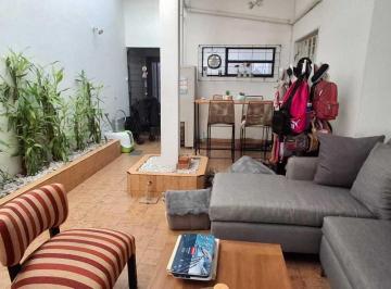 Casa · 236m² · 9 Ambientes · 1 Cochera · Casa en Venta en Olivos
