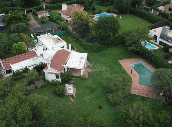 Casa · 290m² · 11 Ambientes · 3 Cocheras