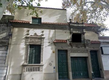 Casa · 196m² · 6 Ambientes · 1 Cochera · Casa de 200 m² a Refaccionar