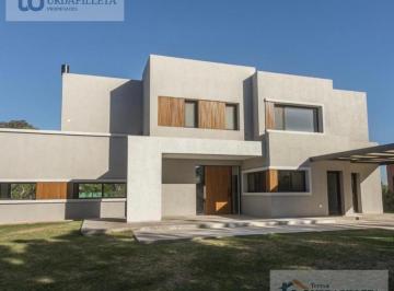 Casa · 237m² · 5 Ambientes · 2 Cocheras · Casa en Alquier/venta en Lote Interno Pilará - La Berlina - Pilar - Urdapilleta Propiedades