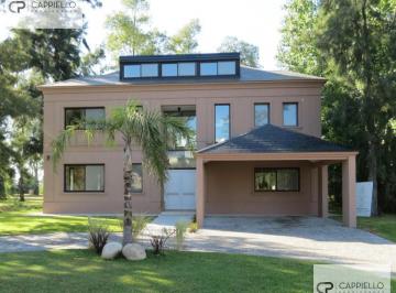 Casa · 258m² · 3 Dormitorios · 1 Cochera · Impecable Casa en Venta en St Thomas Este