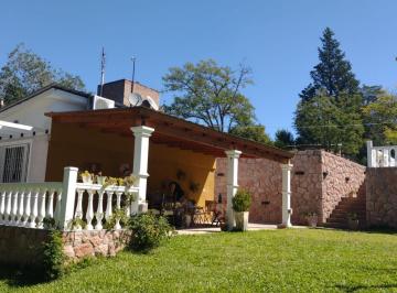 Casa · 190m² · 5 Ambientes · 2 Cocheras · Se Alquila Casa y Cabañas en Icho Cruz