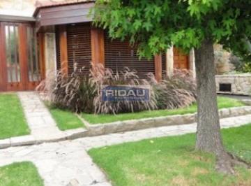 Casa · 240m² · 6 Ambientes · 2 Cocheras · Chalet 2 Plantas Los Troncos / Guemes