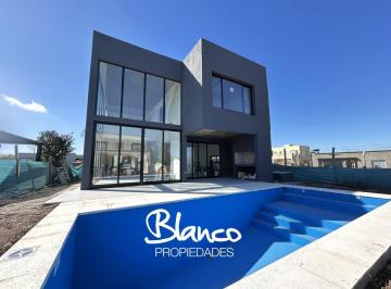 Casa · 231m² · 5 Ambientes · 1 Cochera · Casa en Venta en Pilar del Este, Pilar, G. B. a. Zona Norte