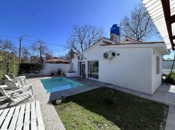 Casa · 115m² · 5 Ambientes · 1 Cochera · Venta Casa Funes Urbana 2 Dorm. Piscina