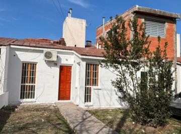 Casa · 130m² · 3 Ambientes · 1 Cochera · Boulevares de Horizonte - Alquiler - Casa 2d, Patio Grande!