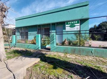 Fachada · Casa con Amplio Parque y Pileta Para Disfrutar de La Tranquilidad