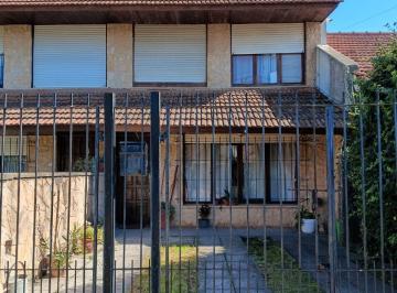 Casa · 120m² · 3 Dormitorios · 1 Cochera · Mogotes; Duplex Muy Amplio con Jardin