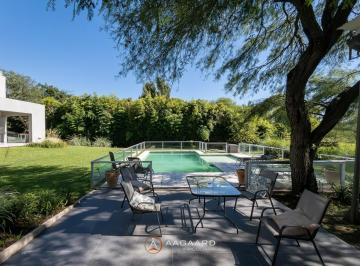 Casa · 622m² · 6 Ambientes · 3 Cocheras · Country El Bosque - Casa en Venta con Fondo a Espacios Verdes - Pileta - Microcine - Etc