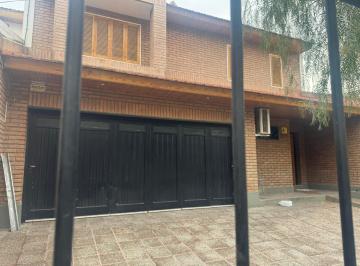 Casa de 7 ambientes, Neuquén · Venta de Hermosa Casa en Sargento Cabral Al 800 de Neuquén Capital.
