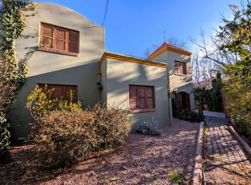Casa de 8 ambientes, Chacras de Coria · Casa en Venta C/ Cochera en Chacras de Coria
