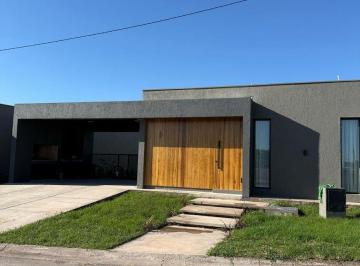 Casa · 176m² · 5 Ambientes · 2 Cocheras · Casa en Venta en Barrio Privado Las Retamas, Maipú
