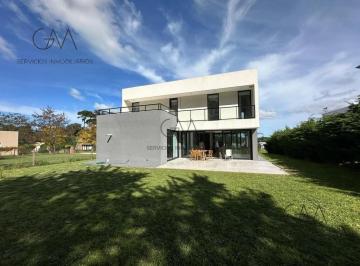Casa · 267m² · 4 Ambientes · 2 Cocheras · Casa a Estrenar en Alquiler Barrancas de San Benito