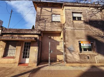 Casa · 183m² · 5 Ambientes · 1 Cochera · Propiedad Céntrica con 3 Habitaciones - Apta Crédito
