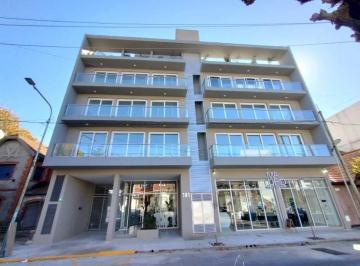Departamento de 4 ambientes, Quilmes · Departamento de 4 Ambientes con Cochera Descubierta en Bernal Centro