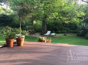 Casa · 290m² · 5 Ambientes · Casa - San Rafael - 3 Dorm. en Suite - Jardin