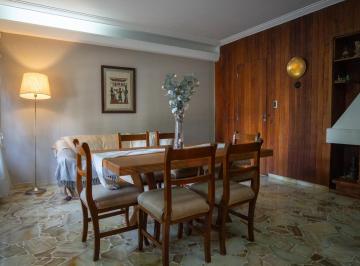 Casa · 209m² · 6 Ambientes · 1 Cochera · Venta de Casa 6 Ambientes con Cochera en Haedo Sur