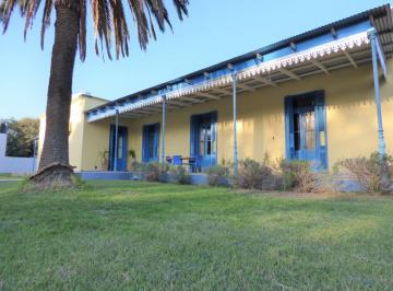 Casa · 233m² · 5 Ambientes · Casa en Venta - 3 Dorm. 2 Baños - 840 m² - Uriburu, La Pampa