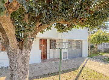 Casa · 133m² · 4 Ambientes · 1 Cochera · Venta Casa 4 Ambientes con Garage Sobre Lote Propio en Tolosa