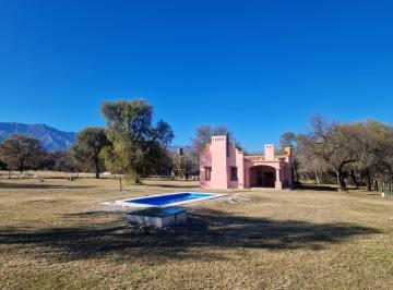 Casa · 3175m² · 3 Ambientes · Casa en Venta con Pileta en Villa de Las Rosas! con Escritura