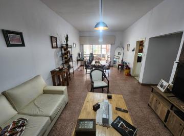 Casa · 342m² · 7 Ambientes · 1 Cochera · Casa 24 de Septiembre 4 Dorm. Apto Local Comercial