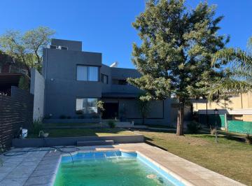 Casa · 245m² · 9 Ambientes · 1 Cochera · Casa 4 Dorm. B° Nuevo Rio Ceballos, Ruta E53 - Córdoba