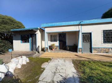 Casa · 101m² · 4 Ambientes · Venta Casa y Gran Terreno, Barrio San Isidro Pando