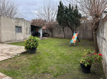 Casa · 90m² · 3 Ambientes · 2 Cocheras · Venta - Casa - 3 Ambientes - Adrogue - Muy - Buena - Zona