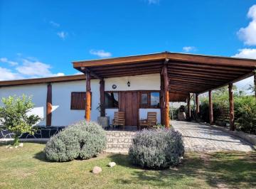 Casa · 1074m² · 3 Dormitorios · 1 Cochera · En Venta Casa con Enfoque Sustentable - Huerta Grande