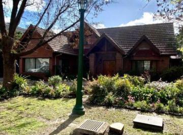 Casa · 250m² · 5 Ambientes · 4 Cocheras · Venta El Portillo, Bajada Patricias Argentinas, 100 m de Panamericana, Lote Central.