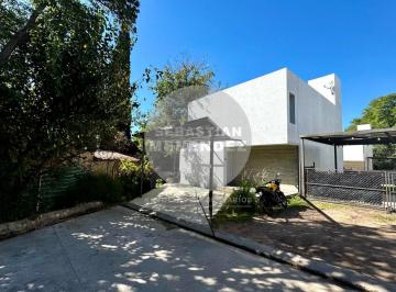 Casa · 170m² · 6 Ambientes · 2 Cocheras · Alquiler - Amoblada - Calef. Central - 3 Dorm - Complejo con Seguridad