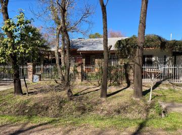 Casa · 136m² · 5 Ambientes · 1 Cochera · Casa en Los Troncos