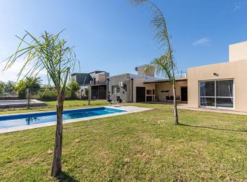 Casa · 67m² · 3 Ambientes · 1 Cochera · En Venta - Casa Dos Dorm. con Pileta en Tierra de Sueños 3 - Roldan