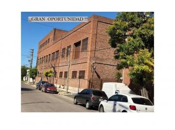 Edificio · 7923m² · Edificio Comercial con Frente a 3 Calles
