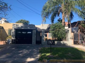 Casa · 189m² · 3 Ambientes · 1 Cochera · Casa en Excelente Estado