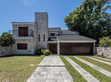Casa · 456m² · 5 Ambientes · 2 Cocheras · Apto Credito*villa Belgrano*amplia Casa con Gran Parque y Piscina