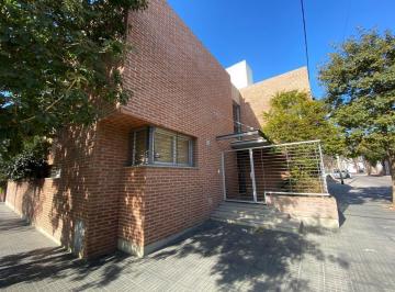 Casa · 220m² · 4 Ambientes · 2 Cocheras · Casa en Venta 3 Dorm. | Alto Alberdi | 3 Baños | Galería y Asador | Patio Verde