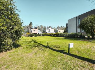 Terreno · 450m² · Terreno en Los Pasos del Jockey 1 con Posibilidad de Lindero
