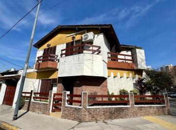 Casa · 170m² · 4 Ambientes · 1 Cochera · Hermosa Casa 4 Amb en Esquina de Epoca